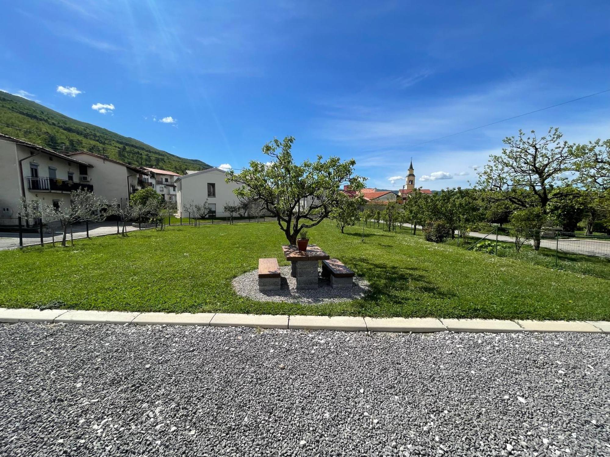 Apartamento Kmetija Tomazic Vinska Klet - Winery Vipava Exterior foto