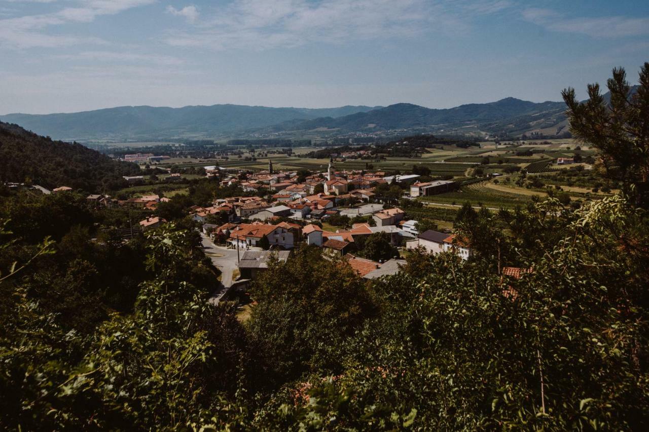 Apartamento Kmetija Tomazic Vinska Klet - Winery Vipava Exterior foto